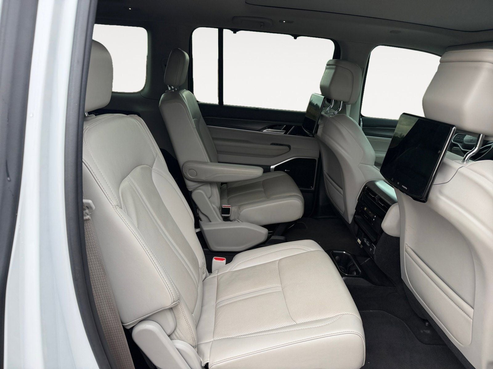 2023 Jeep Wagoneer Series III