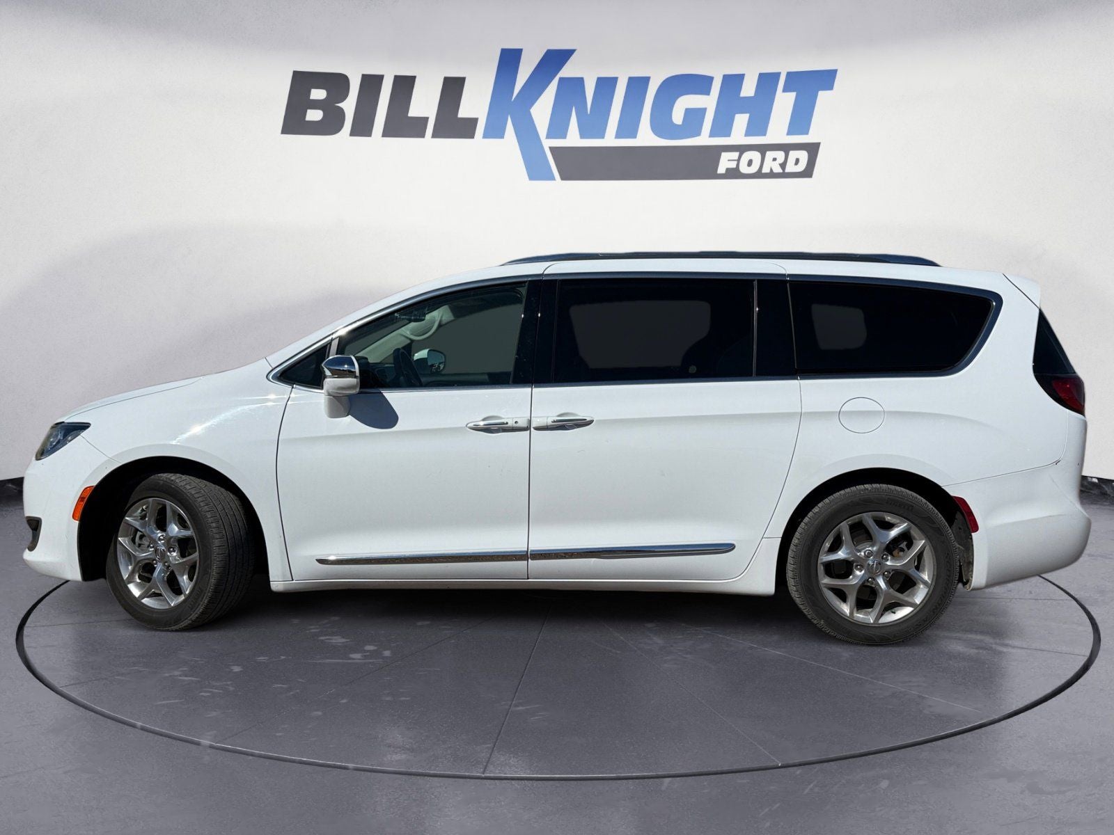 Used 2019 Chrysler Pacifica Limited with VIN 2C4RC1GG2KR587981 for sale in Stillwater, OK